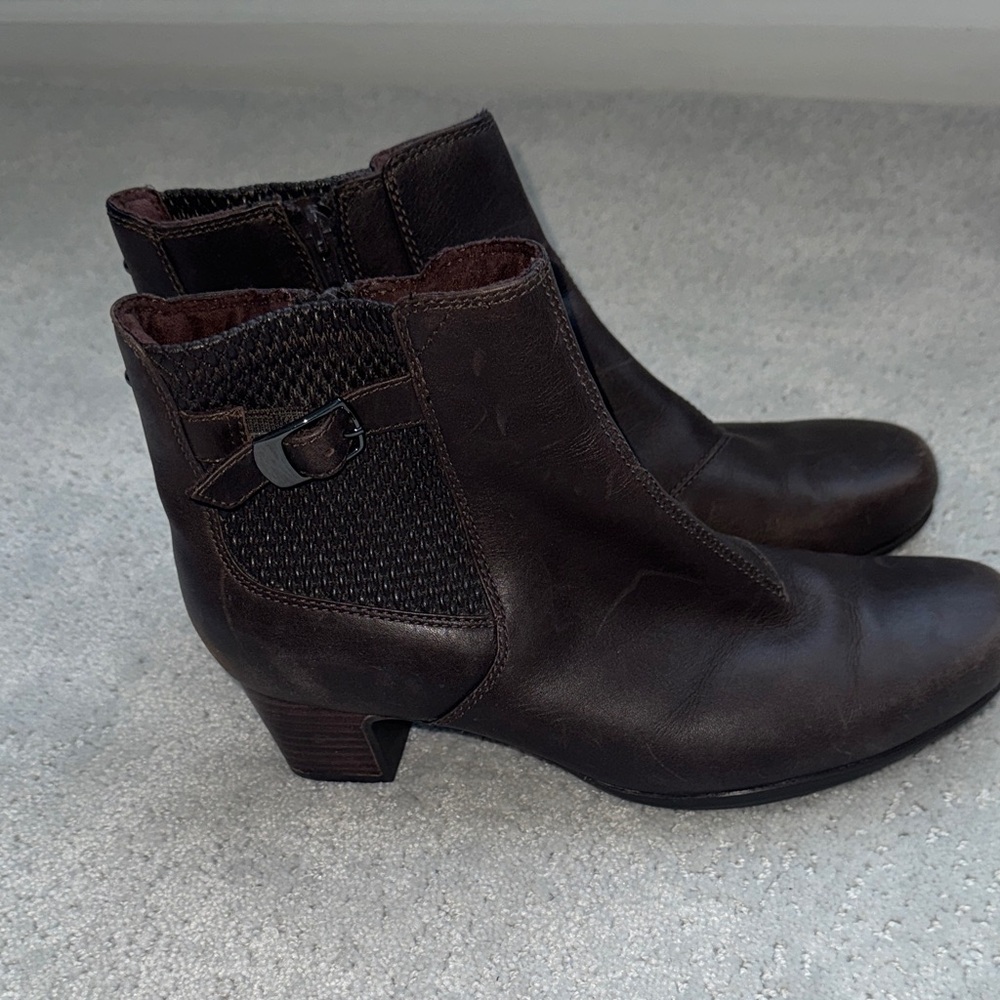Clark’s Elegant Brown Ankle Boots